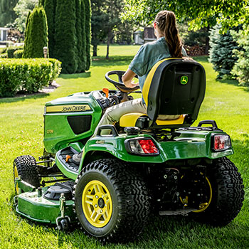 2025 John Deere X738 - Image 2